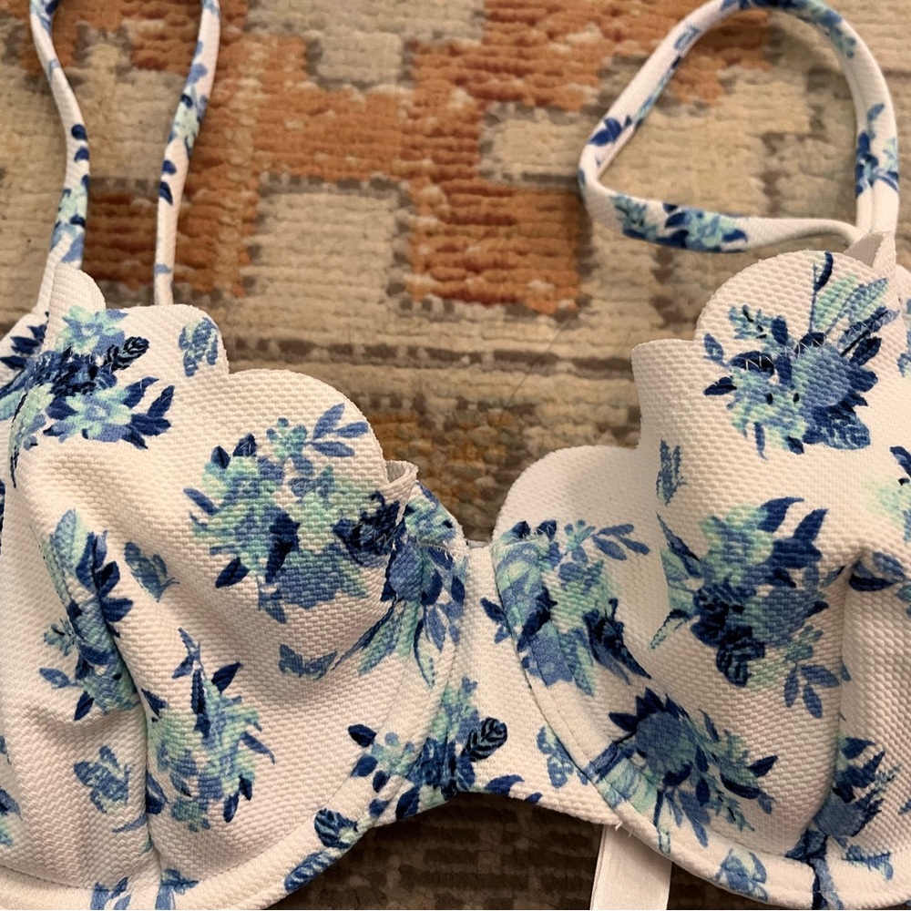Victoria’s Secret swim top blu/white floral scalloped top & sides adjustable 32c - Picture 9 of 11
